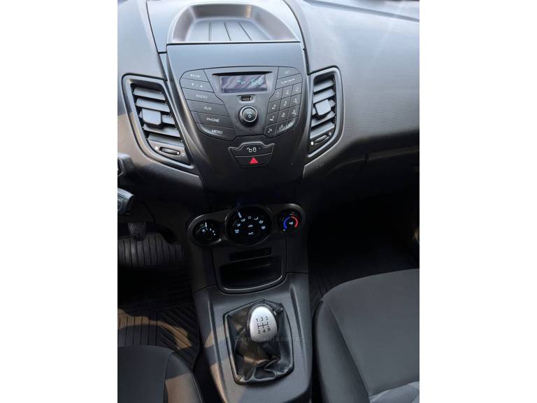 FORD - FIESTA - 2015/2015 - Branca - R$ 45.900,00