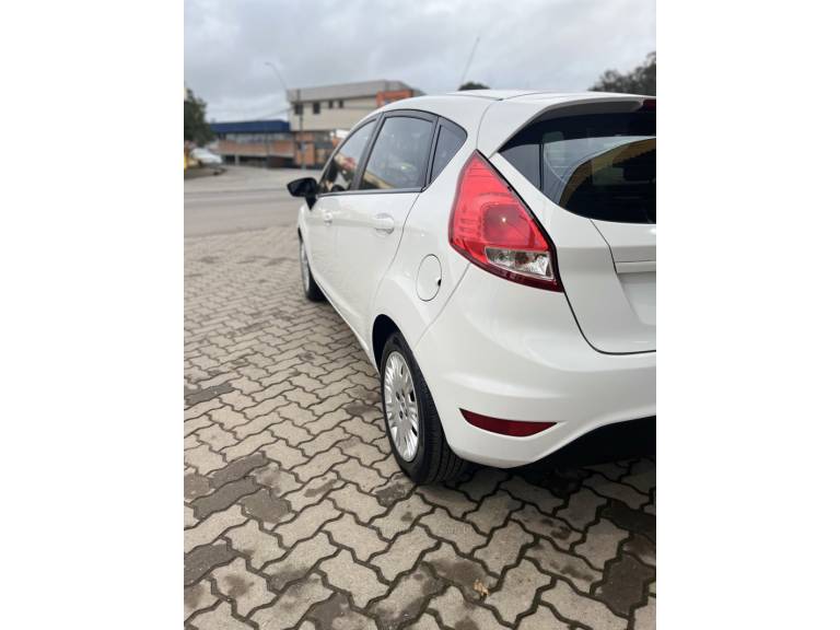 FORD - FIESTA - 2015/2015 - Branca - R$ 45.900,00