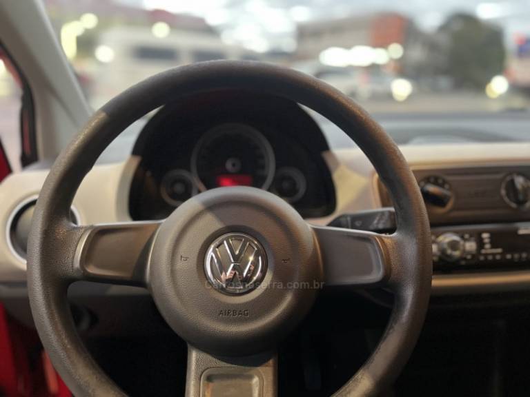 VOLKSWAGEN - UP - 2014/2015 - Vermelha - R$ 29.900,00