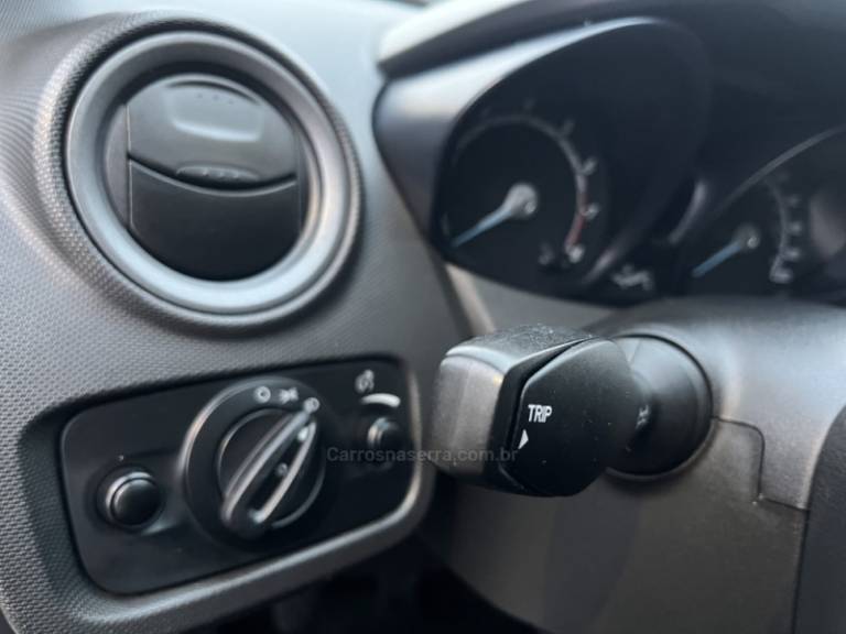 FORD - FIESTA - 2015/2015 - Branca - R$ 45.900,00