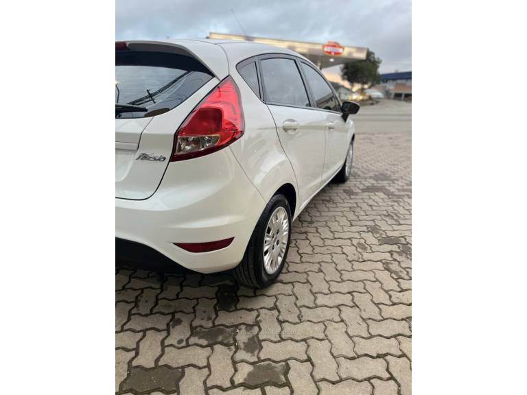 FORD - FIESTA - 2015/2015 - Branca - R$ 45.900,00