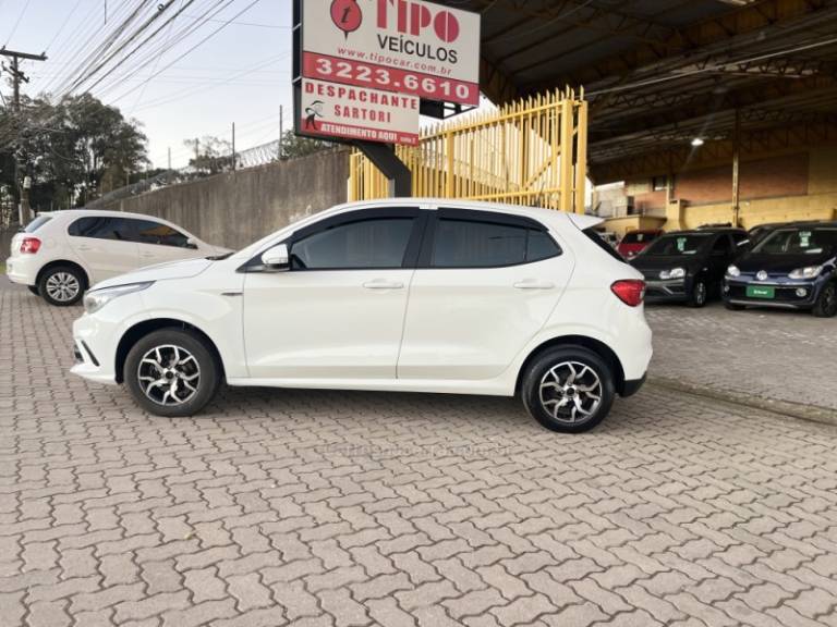 FIAT - ARGO - 2017/2018 - Branca - R$ 52.900,00