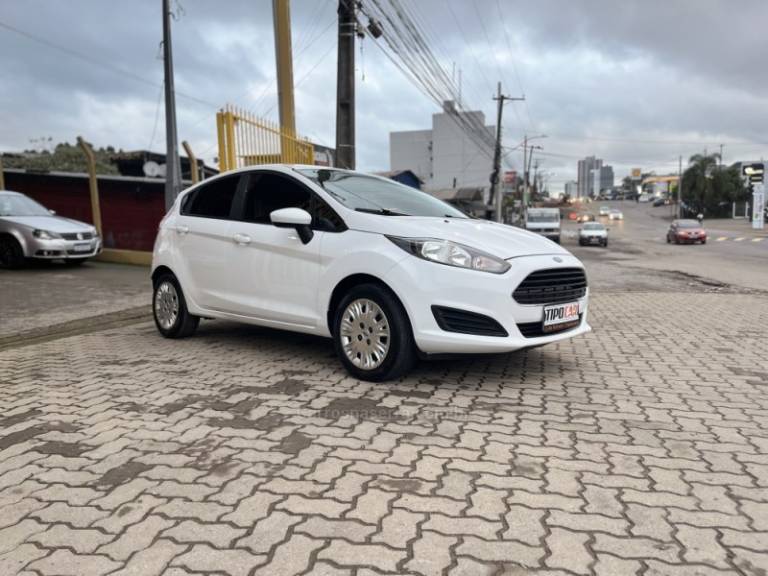 FORD - FIESTA - 2015/2015 - Branca - R$ 45.900,00