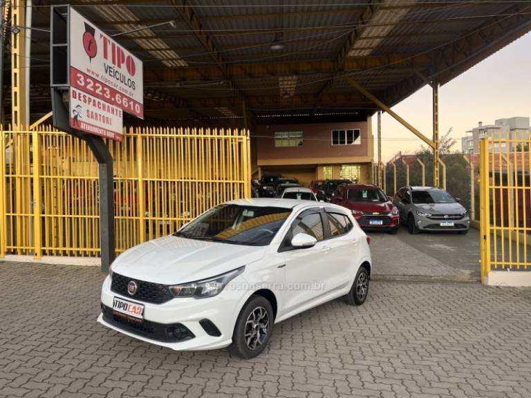 FIAT - ARGO - 2017/2018 - Branca - R$ 52.900,00