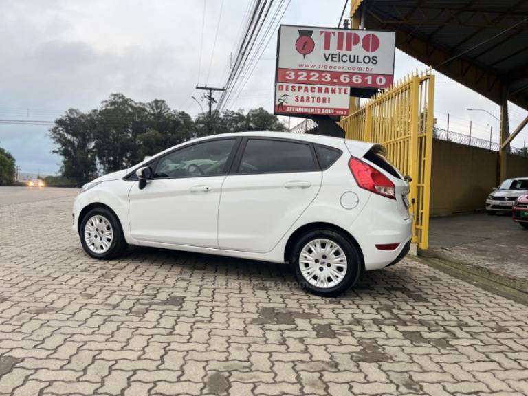 FORD - FIESTA - 2015/2015 - Branca - R$ 45.900,00