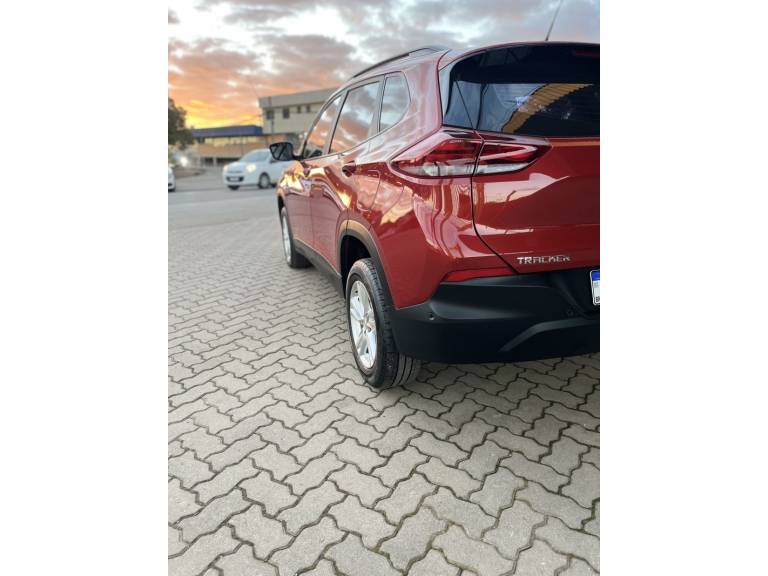 CHEVROLET - TRACKER - 2022/2023 - Vermelha - R$ 104.900,00