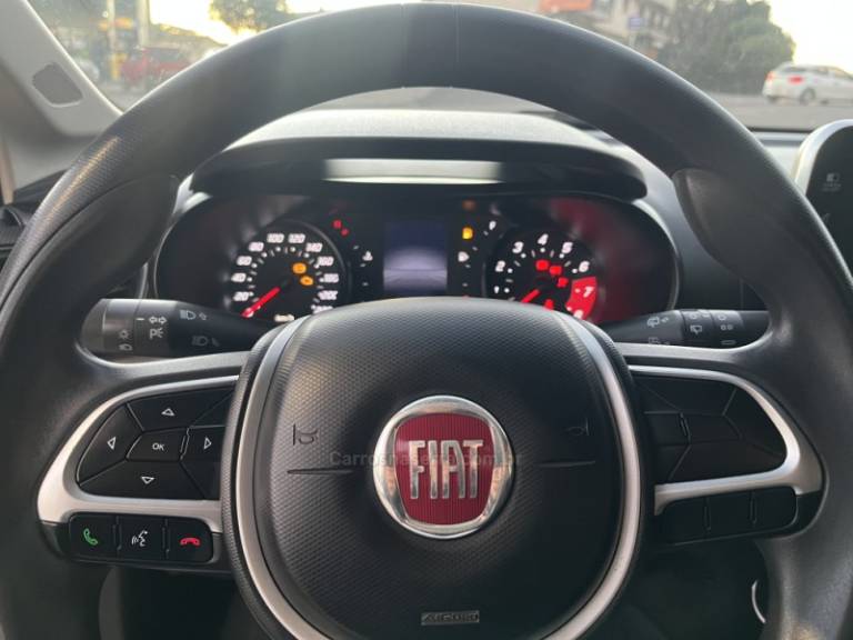FIAT - ARGO - 2017/2018 - Branca - R$ 52.900,00