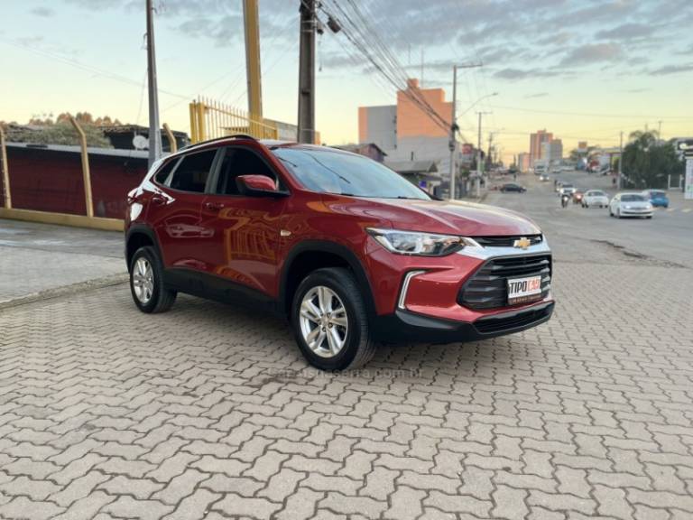 CHEVROLET - TRACKER - 2022/2023 - Vermelha - R$ 104.900,00