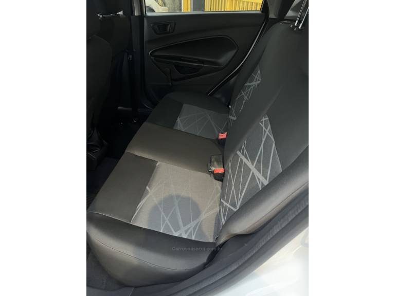 FORD - FIESTA - 2015/2015 - Branca - R$ 45.900,00